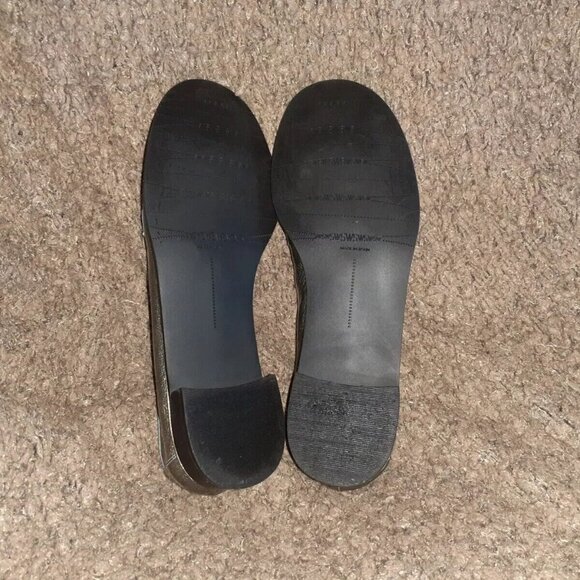 STUART WEITZMAN-Silver Patent Leather-Gloss Coated-Chunky Chain-Sz 8.5-NEAR MINT - Picture 7 of 7